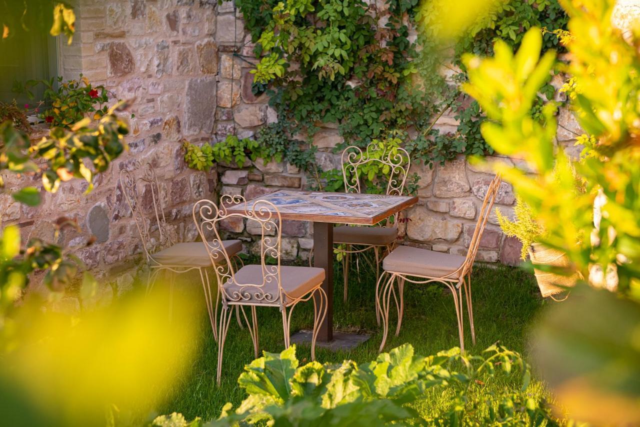Отель Borgo Antichi Orti Ассизи Экстерьер фото